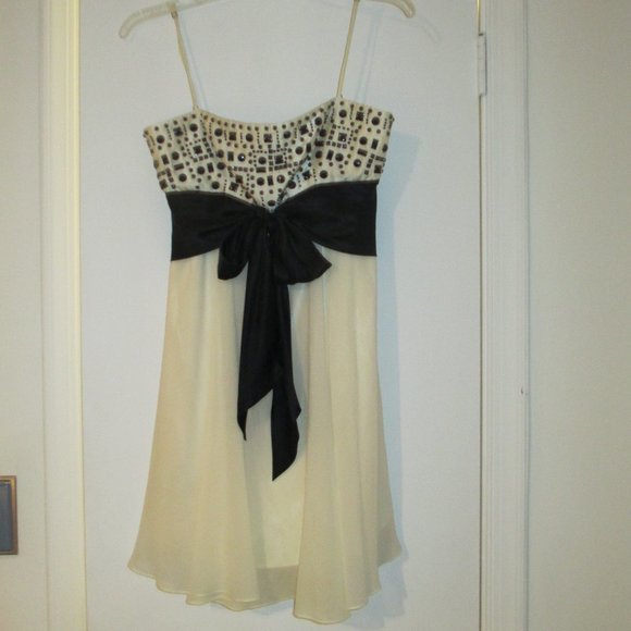 NWT: BCBG MAXAZRIA Cocktail Mini Dress Cream & Blk Sz 4 - Picture 6 of 6